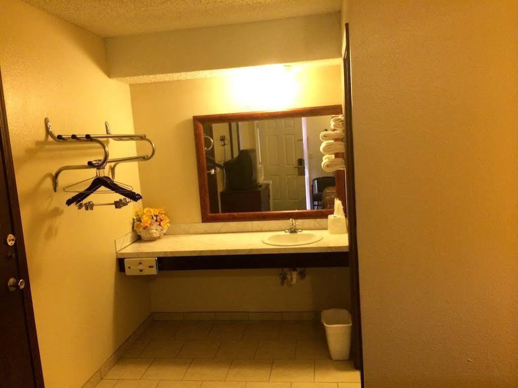 Relax Inn Henryetta Luaran gambar